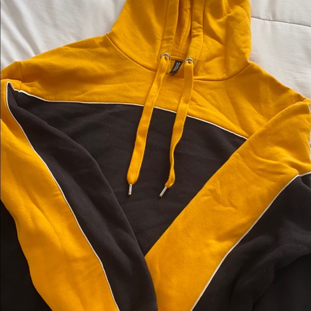 H&M Yellow & black cropped Hoodie